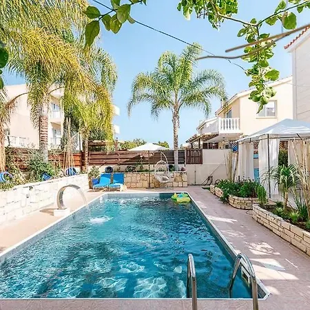 Ideal For Families, Couples, Or Friends ! Kissonerga