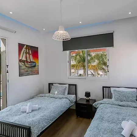 Ideal For Families, Couples, Or Friends ! Gasthof Kissonerga